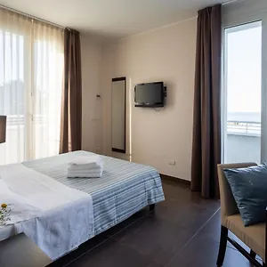 Gimmi 3*, Rimini Italia
